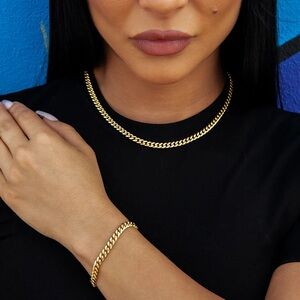 💛✨ GLD Jewelry Cuban Link Bracelet ✨💛
Miami luxury name brand 6” 🌴💅